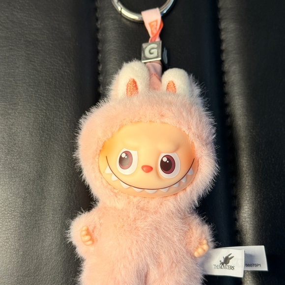 Pin For Love letter G Labubu - Picture 4 of 7